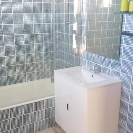 With One Bedroom In Alvor With Wonderful City View And Wifi 100 M From The Beach דירה