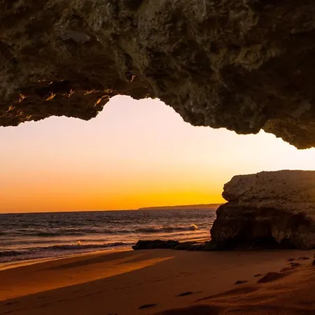 With One Bedroom In Alvor With Wonderful City View And Wifi 100 M From The Beach דירה *